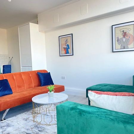 1 Bedroom Apartment - Flitwick - Contractor Friendly - Tourist Ready - Full Kitchen - Wifi - Smart Tv - Sofa Bed - Free Parking - Ideal For Short Or Long Stays Kültér fotó