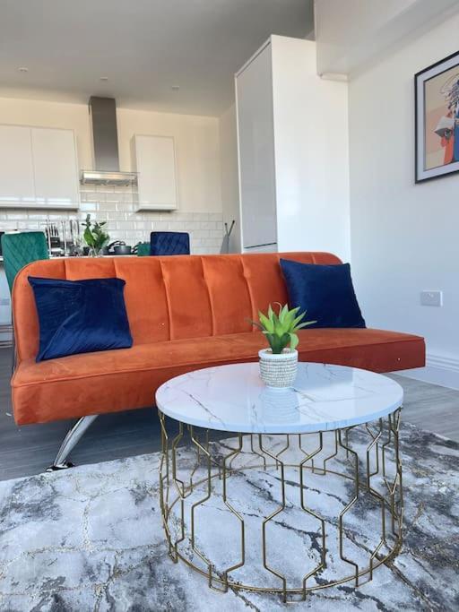1 Bedroom Apartment - Flitwick - Contractor Friendly - Tourist Ready - Full Kitchen - Wifi - Smart Tv - Sofa Bed - Free Parking - Ideal For Short Or Long Stays Kültér fotó