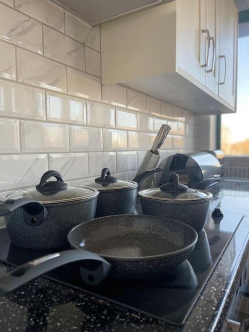 1 Bedroom Apartment - Flitwick - Contractor Friendly - Tourist Ready - Full Kitchen - Wifi - Smart Tv - Sofa Bed - Free Parking - Ideal For Short Or Long Stays Kültér fotó