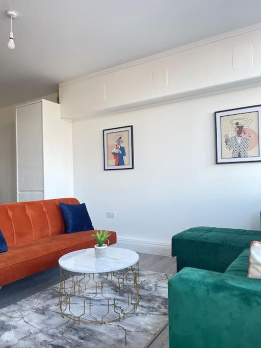 1 Bedroom Apartment - Flitwick - Contractor Friendly - Tourist Ready - Full Kitchen - Wifi - Smart Tv - Sofa Bed - Free Parking - Ideal For Short Or Long Stays Kültér fotó