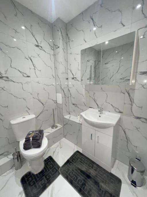 1 Bedroom Apartment - Flitwick - Contractor Friendly - Tourist Ready - Full Kitchen - Wifi - Smart Tv - Sofa Bed - Free Parking - Ideal For Short Or Long Stays Kültér fotó