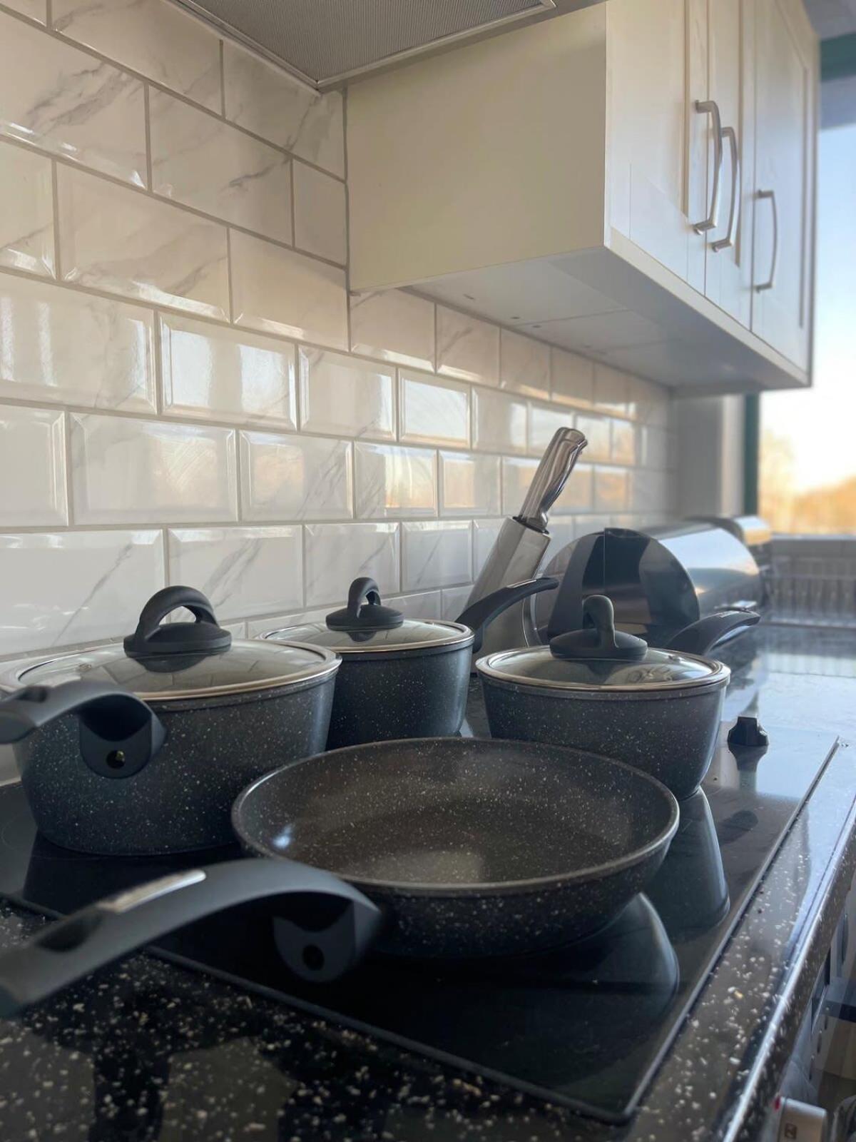 1 Bedroom Apartment - Flitwick - Contractor Friendly - Tourist Ready - Full Kitchen - Wifi - Smart Tv - Sofa Bed - Free Parking - Ideal For Short Or Long Stays Kültér fotó